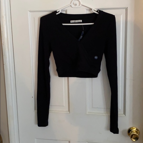 Abercrombie & Fitch Tops - Abercrombie Black Long Sleeve Crop Top
